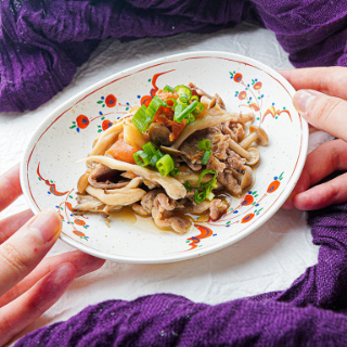 にんにくでガツンと！牛こま肉の梅肉煮込み