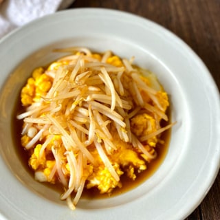 もやしとふわふわ卵のしょうが焼き