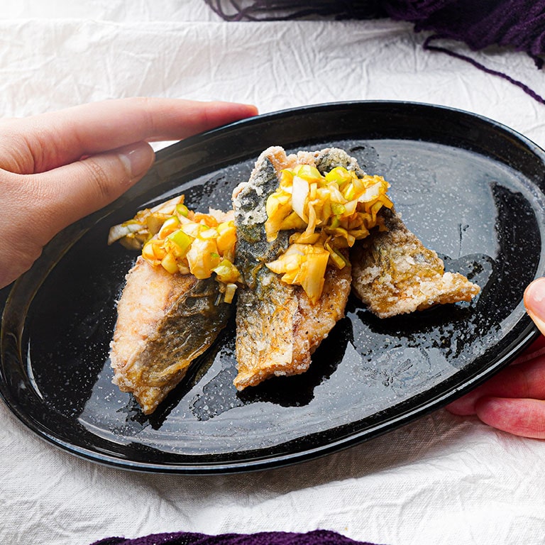 さばの竜田揚げ、ねぎの香味だれで